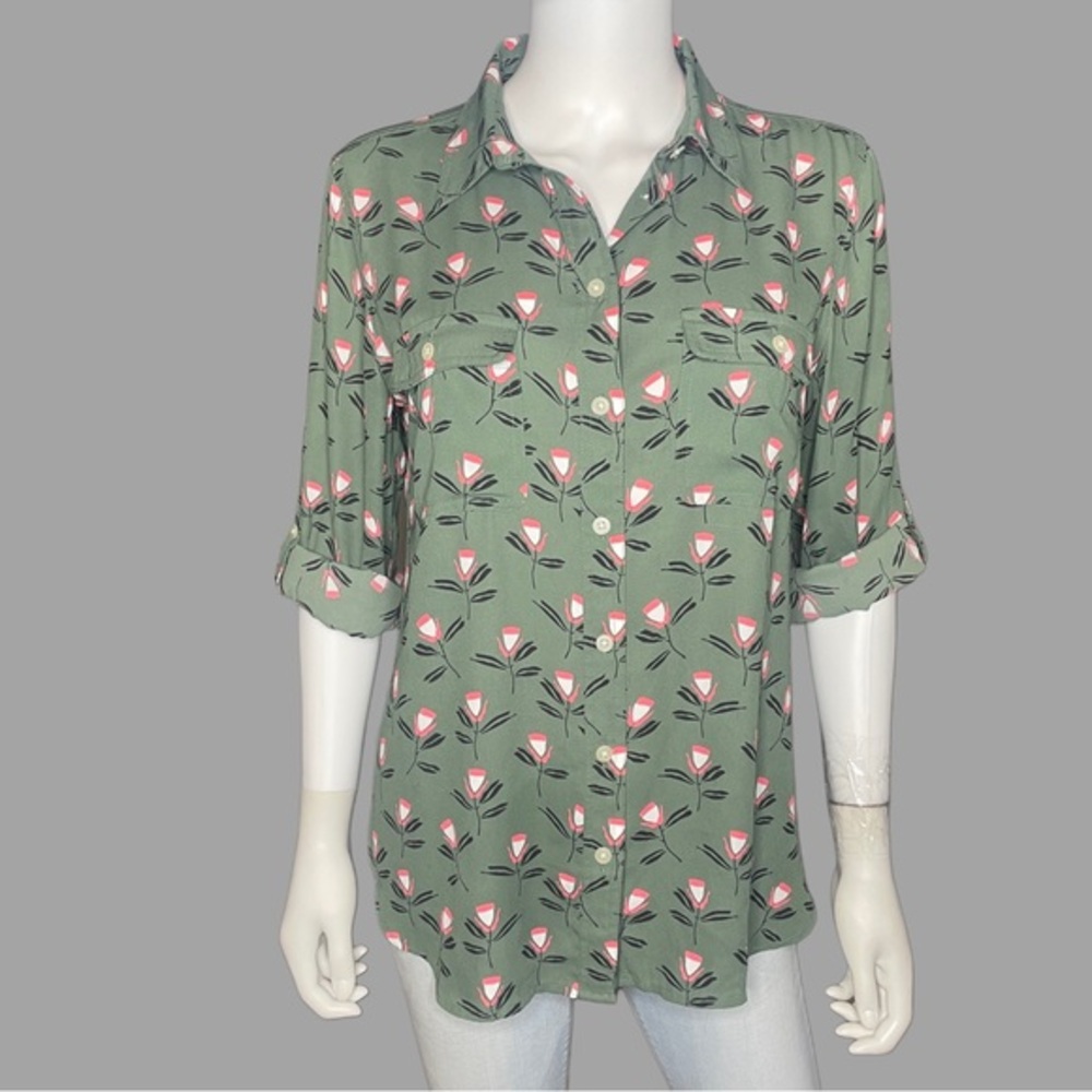 LOFT Sage Green‎ Lightweight Tulip Print Button Down Blouse
